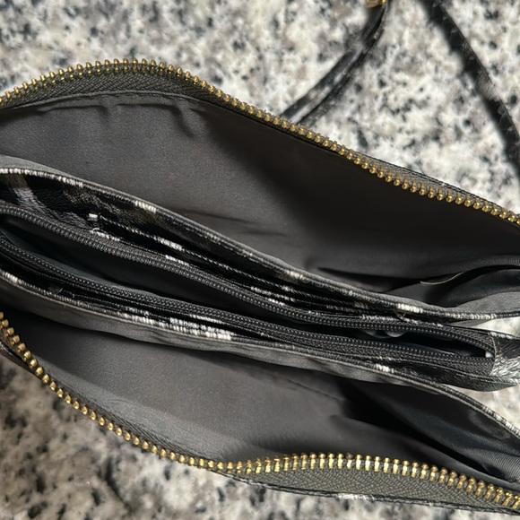 Leopard dual crossbody wristlet purse~ - Picture 8 of 10